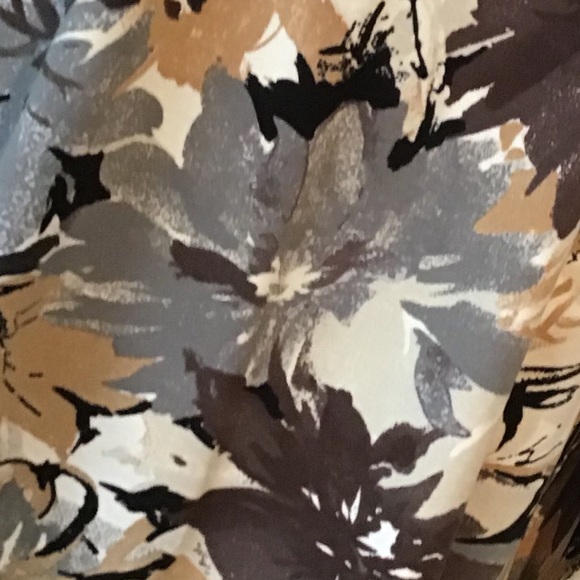 Laura Ashley-NWT abstract print top - Picture 9 of 12